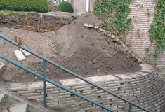 talud vernieuwen met stenen tegels